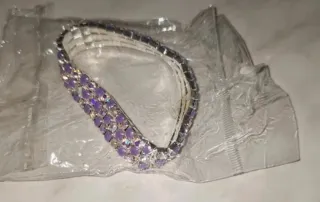 Bracciale donna morbido decorato con strass viola