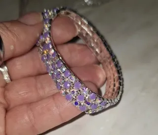 Bracciale donna morbido decorato con strass viola