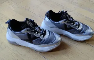 ✅Zapatillas Munich Plata y Negro