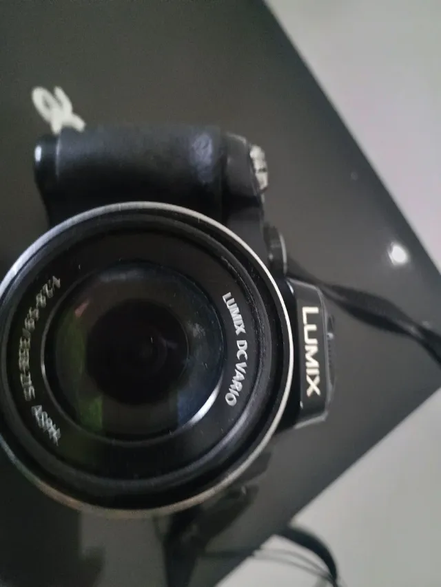 Cámara Panasonic Lumix DC Vario Negra