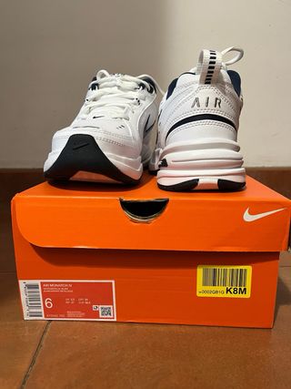 Nike Air Monarch IV Blancas