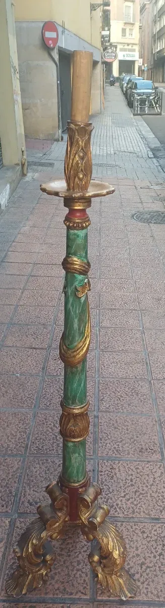 Lámpara de pie policromada dorada y verde