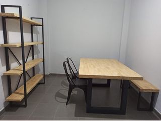 Conjunto de Mesa,Banco,sillas y estantería