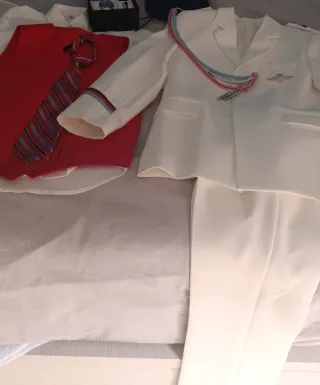 Traje de Comunión Blanco y Rojo