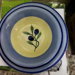 20 piatti in ceramica decorati