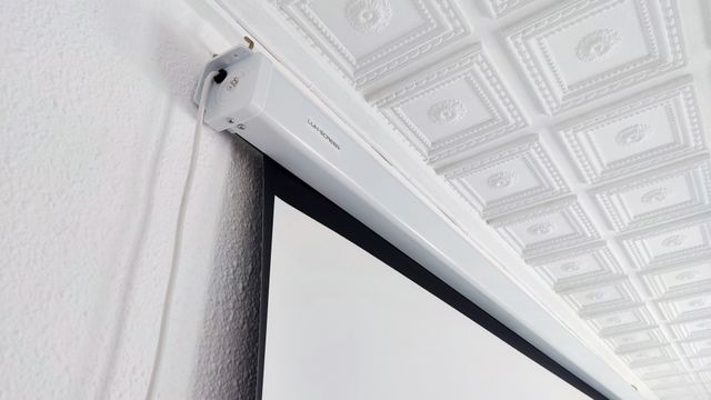 Proyector LaVague + Pantalla Luxscreen Motorizada