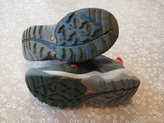 Botas montaña Quechua Talla 28