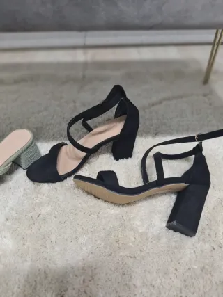 2 Sandalias Tacón Negro y Verde