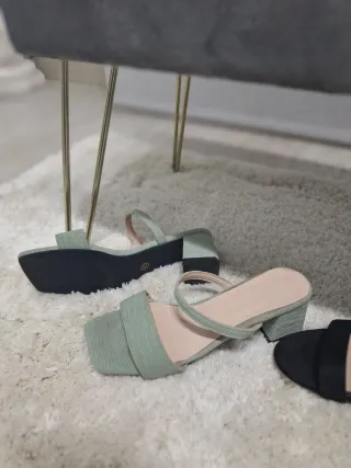 2 Sandalias Tacón Negro y Verde