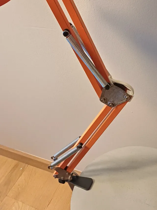 Lámpara flexo vintage naranja y gris