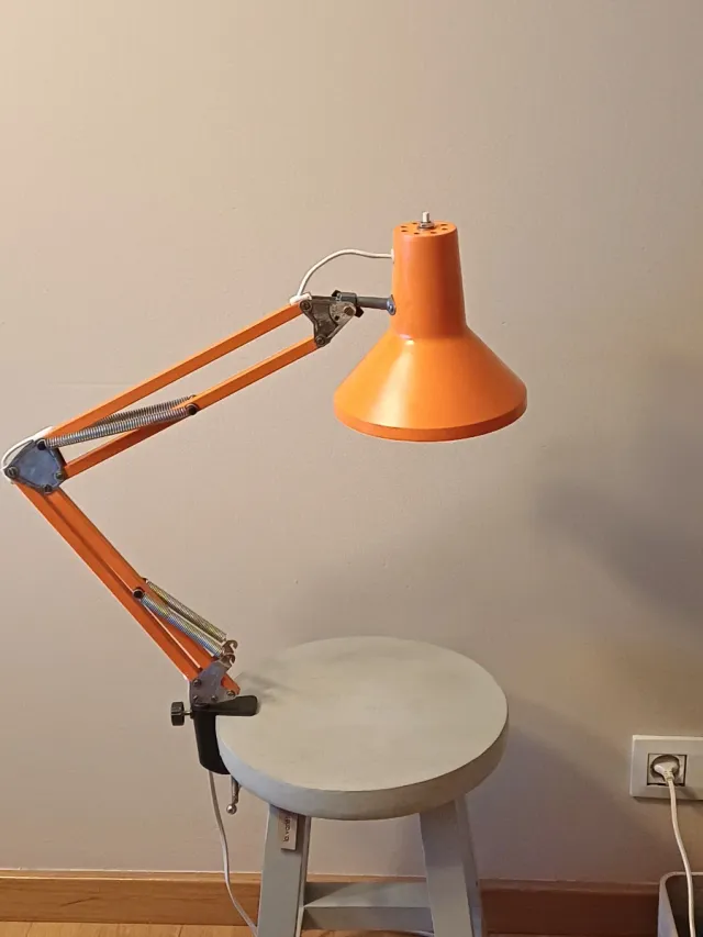 Lámpara flexo vintage naranja y gris