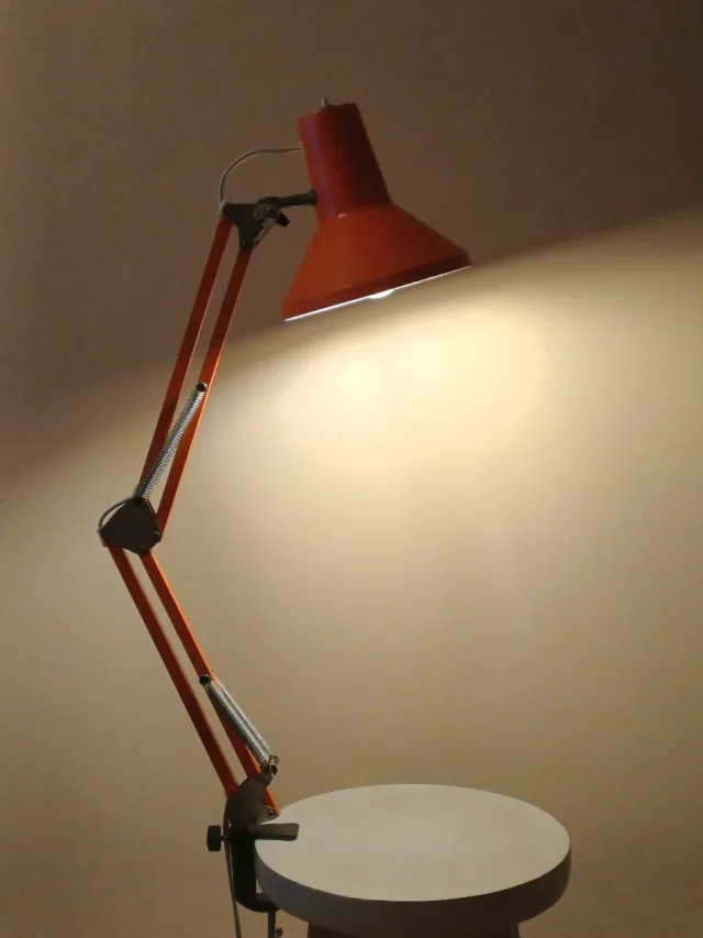 Lámpara flexo vintage naranja y gris