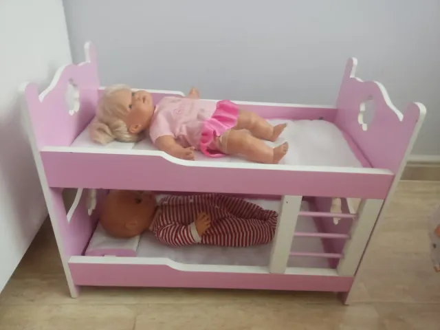 Litera de madera para muñecas