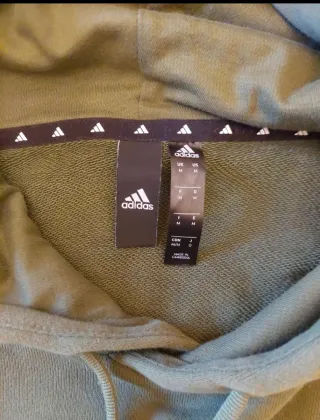 Tuta Adidas verde con logo giallo