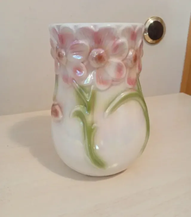 Jarrón de porcelana con flores