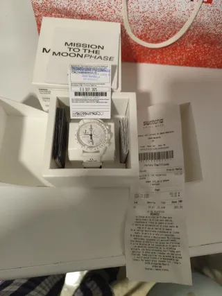 Swatch x Omega mission to the moonphase blanco.