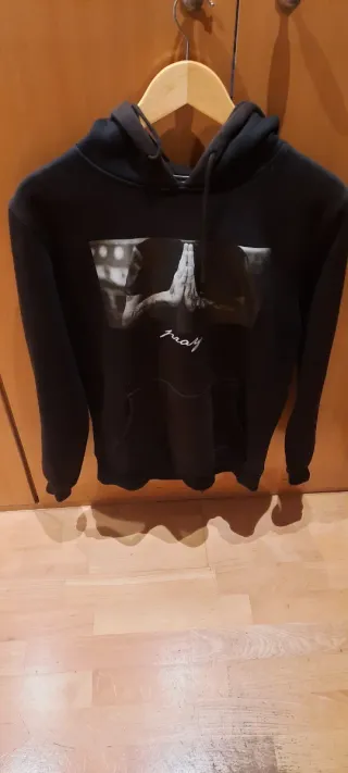 Sudadera Negra con Estampado