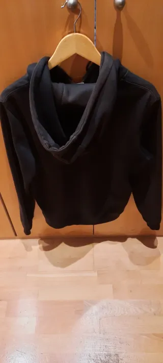 Sudadera Negra con Estampado