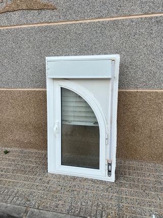 Ventana aluminio con persiana