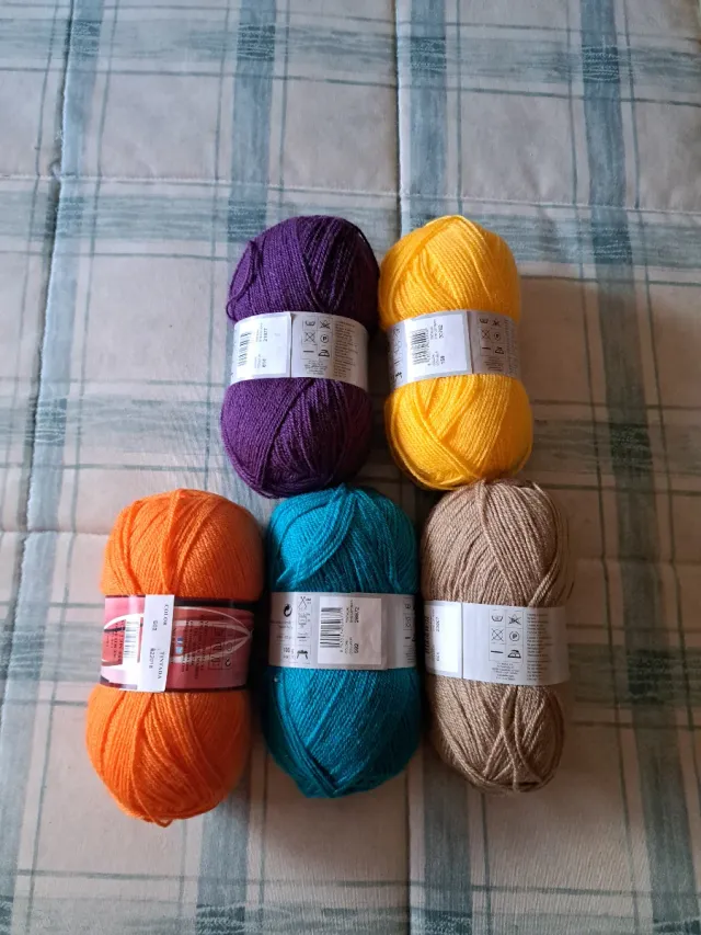 Ovillos de lana Katia Fama