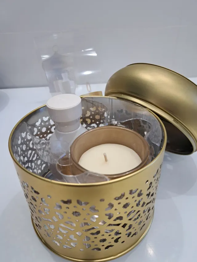 Perfume Gold con Vela y Farolillo