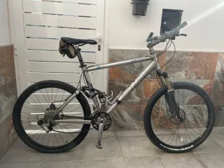 Bicicleta Trek Fuel Plata
