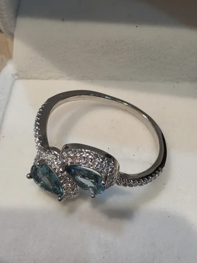 Anel halo com folhas