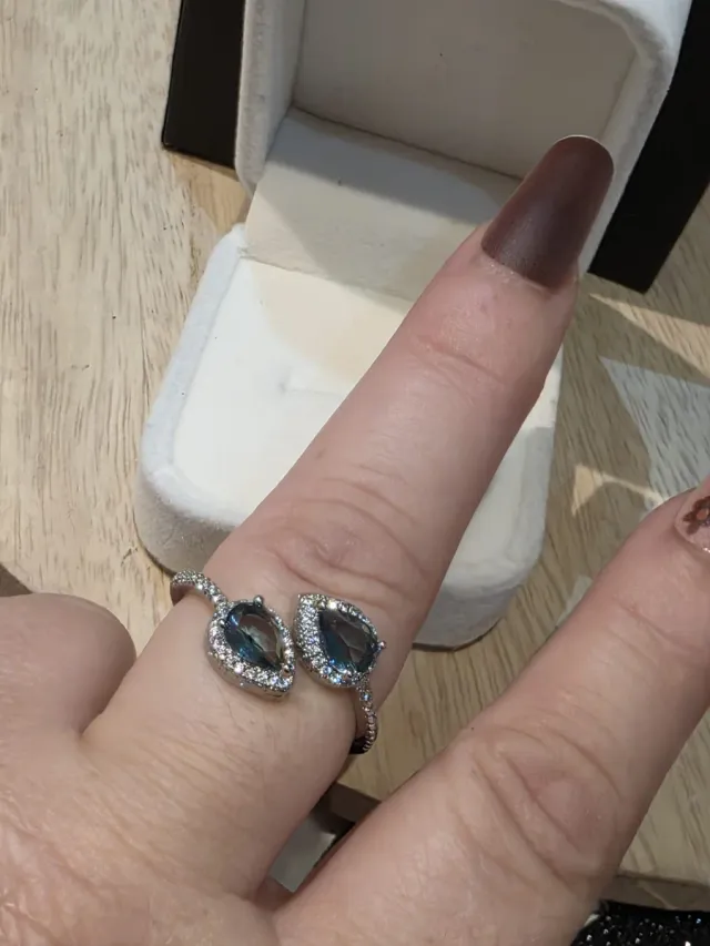 Anel halo com folhas