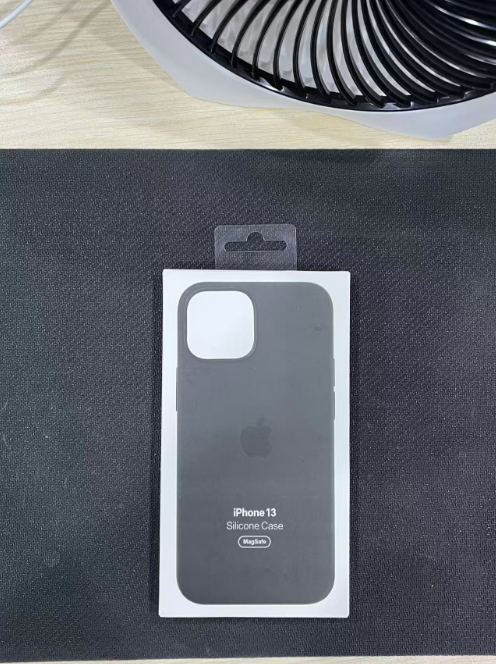 Custodia iPhone 13 in silicone Midnight