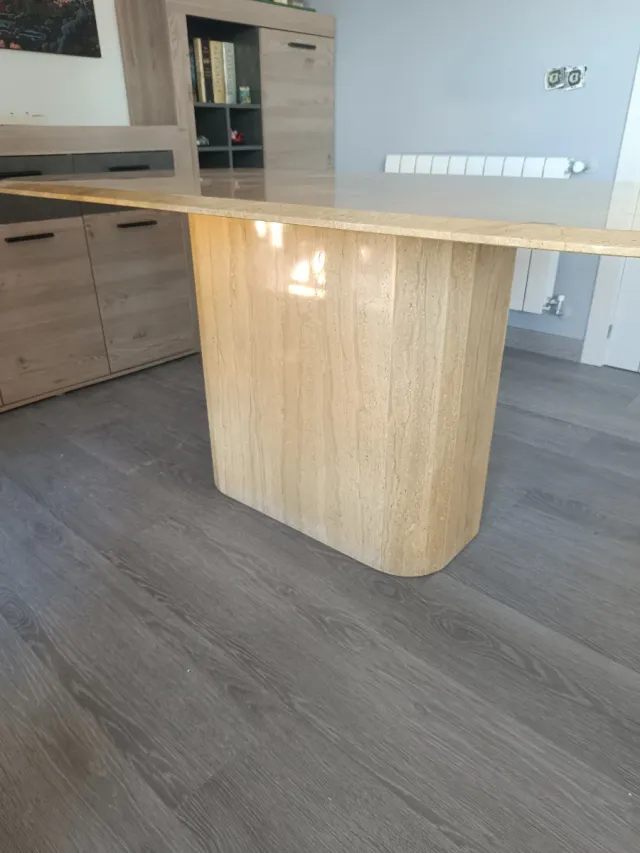 Mesa de salón de mármol beige