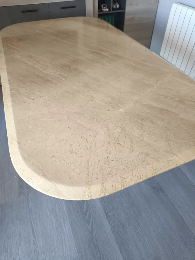 Mesa de salón de mármol beige