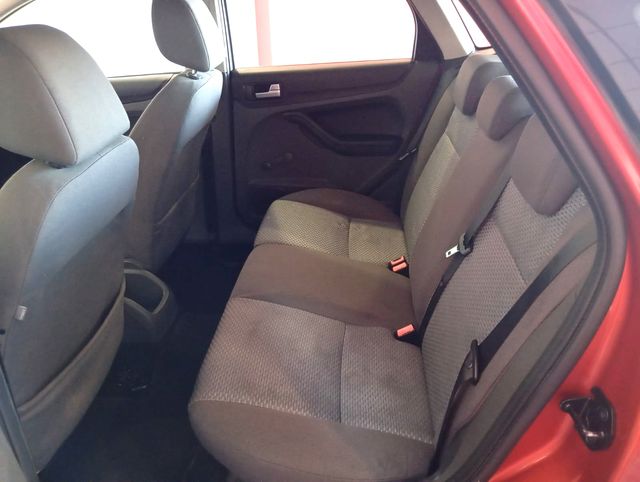 FORD FOCUS 1.6i / 100CV / 2008