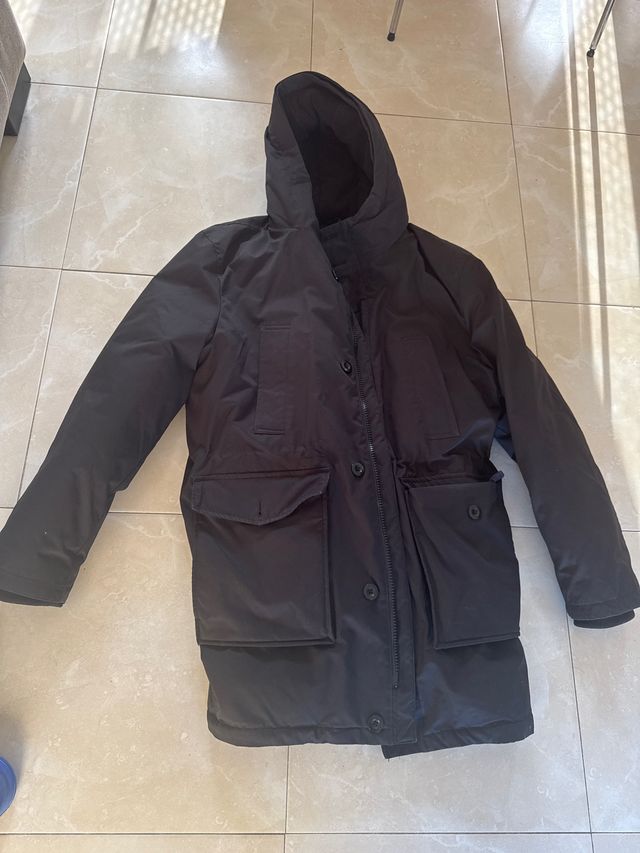 Abrigo ZARA Negro con Capucha