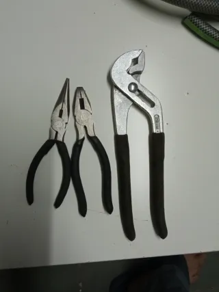 Lote 3 Herramientas: Alicates y Mordaza