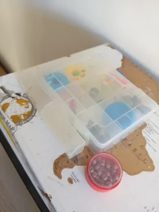 Caja de pesca con accesorios