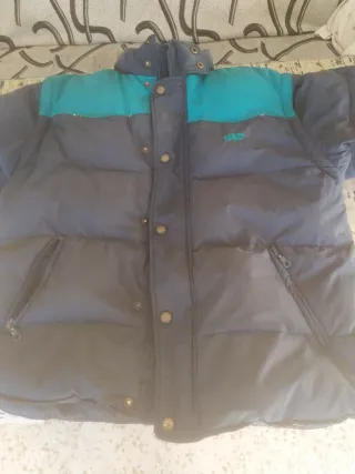 Chaquetón plumífero azul y verde