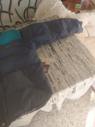 Chaquetón plumífero azul y verde