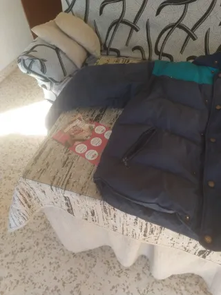 Chaquetón plumífero azul y verde