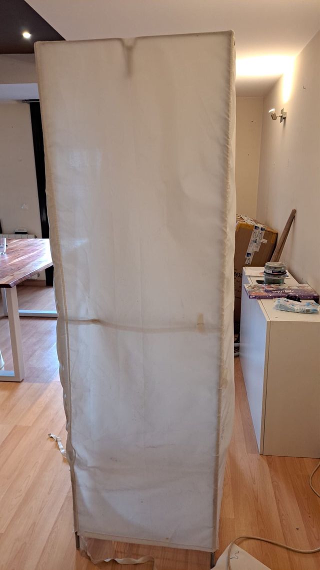 Armario de tela y metal