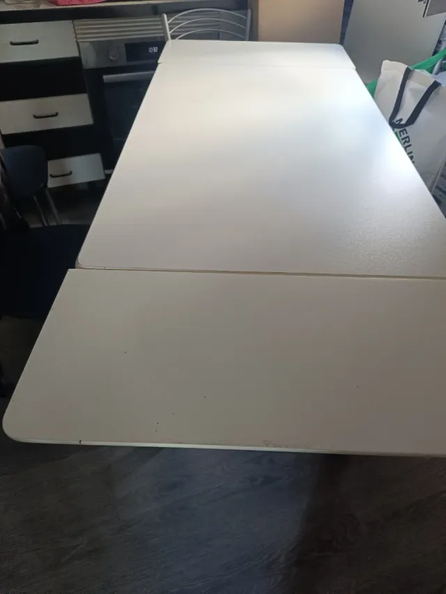 Mesa de cocina extensible gris y blanca