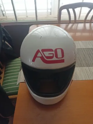 Casco de moto blanco con logo rojo talla s