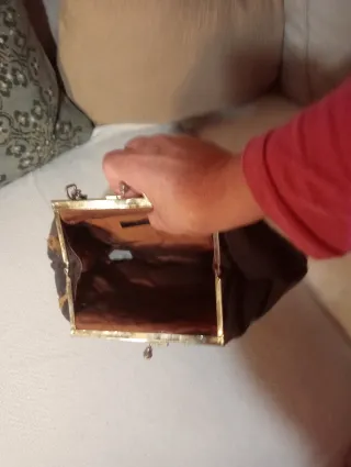 Bolso en tejido con bordados cadena metalica