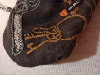 Bolso en tejido con bordados cadena metalica