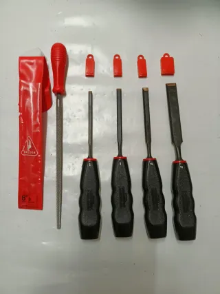 Conjunto 4 formones Palmera + escofina Bellota.