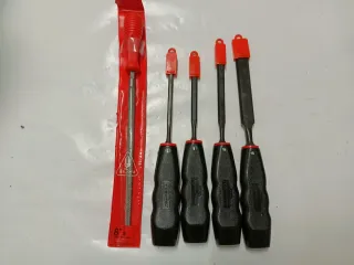 Conjunto 4 formones Palmera + escofina Bellota.