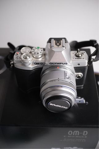 Cámara Olympus OM-D E-M10 Mark III + 2 objetivos