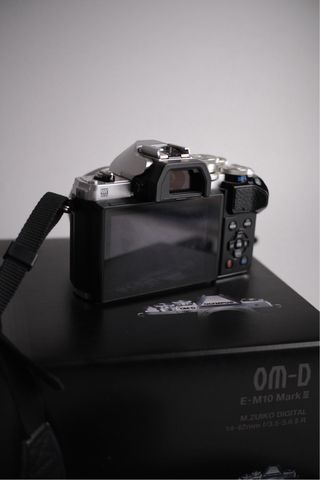 Cámara Olympus OM-D E-M10 Mark III + 2 objetivos