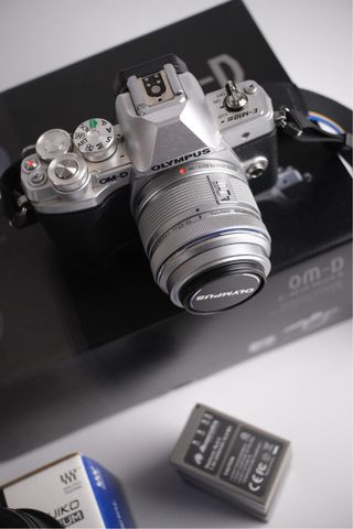 Cámara Olympus OM-D E-M10 Mark III + 2 objetivos