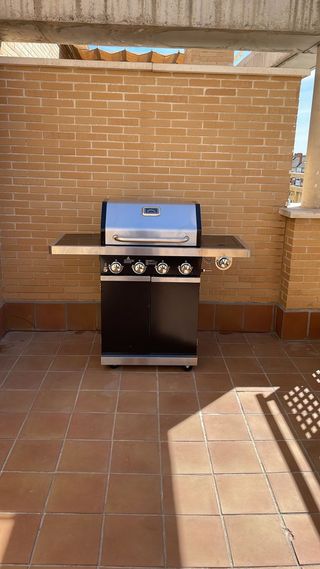 Barbecue a gas con 4 bruciatori