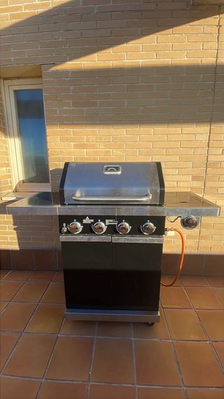 Barbecue a gas con 4 bruciatori